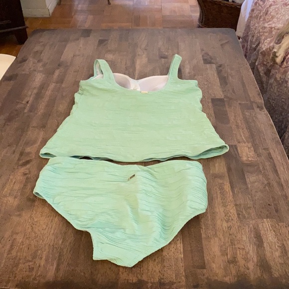 Lands’ End from Bloomingdale’s High waisted Padded flattering two piece. Lovely - Picture 2 of 15